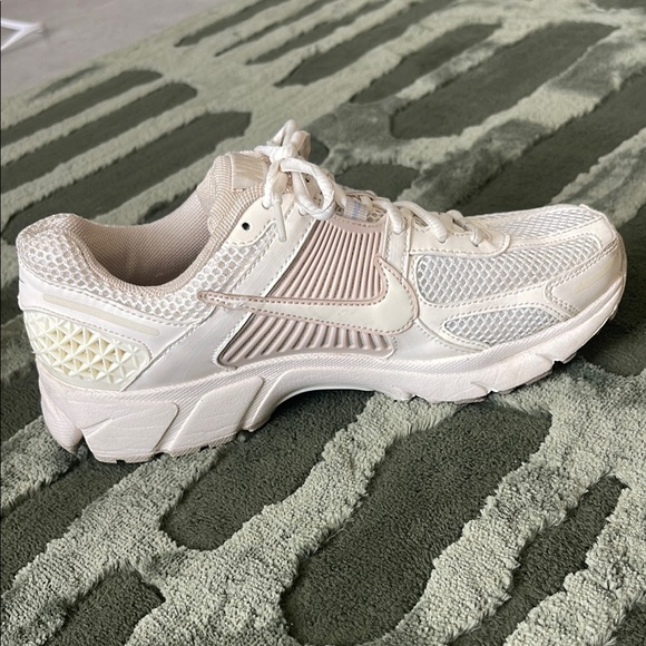 Nike Vomero 5 // Women’s Size 9 - Picture 6 of 8